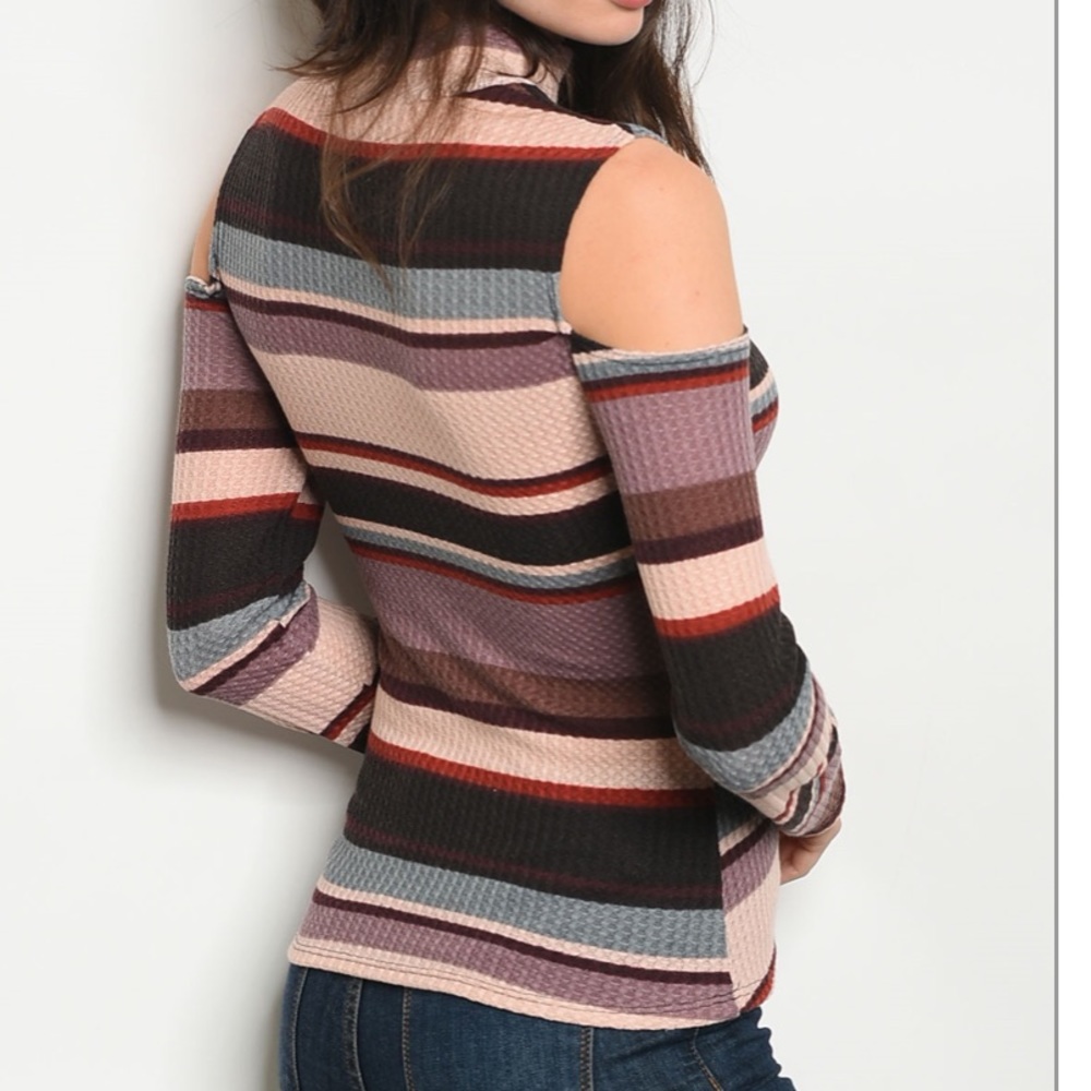 ♥️1 LG LEFT♥️Striped Cold Shoulder Top - Picture 7 of 7